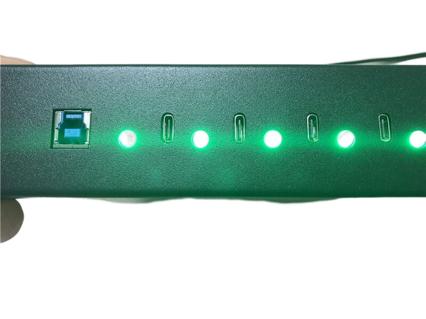 16 Port Type-C Hub LED indicators